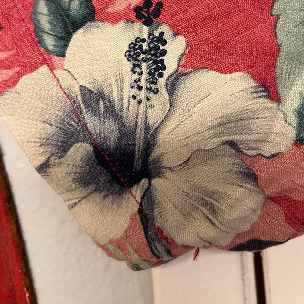 Vintage Tommy Bahama 100% Silk Pink Floral Hawaiian Shirt - Picture 7 of 7